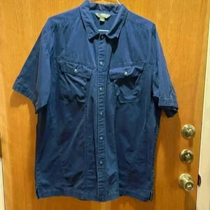 Heavy duty men’s snap down work shirt. Size XLT.